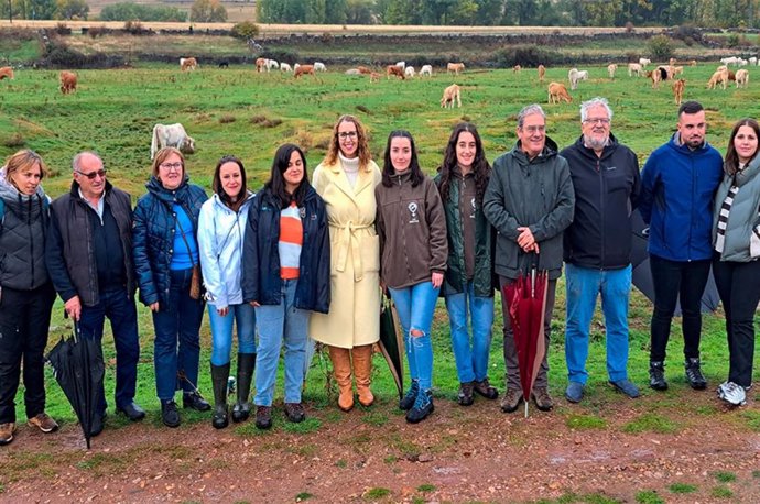 La consejera de Igualdad de C-LM, Sara Simón, durante su visita a la XXXVIII Feria Tradicional del Ganado de Cantalojas