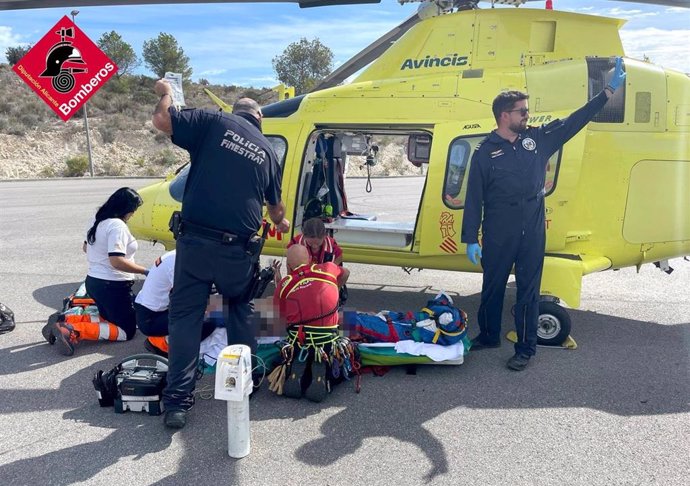 Rescatado un escalador tras fracturarse los tobillos en el Puig Campana