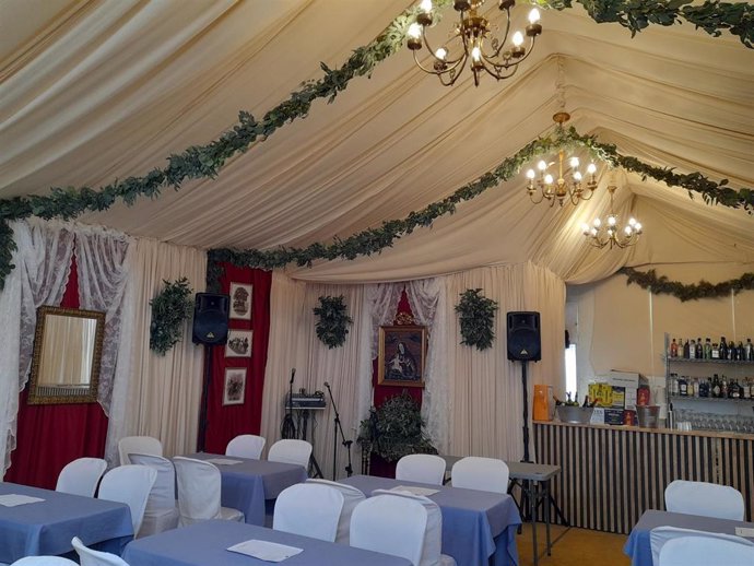 Interior de la caseta 'El Polvorín', ganadora del Concurso de decoración de casetas de las Feria de Otoño y del Caballo 2024 de Huelva.