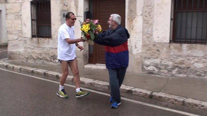 Unos de los relevistas en la "LXVI carrera a El Henar" celebrada este 12 de octubre