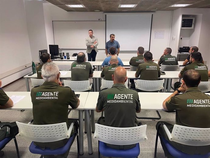 Agentes Medioambientales durante el desarrollo del curso.