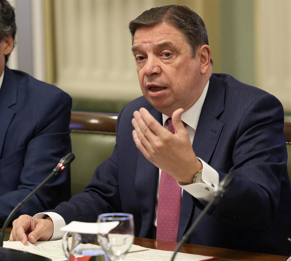 Archivo - El ministro de Agricultura, Pesca y Alimentación, Luis Planas, interviene en la inauguración de la reunión del Consejo Asesor de la Agencia de Información y Control Alimentarios (AICA), en la sede del Ministerio, a 27 de febrero de 2023, en Ma