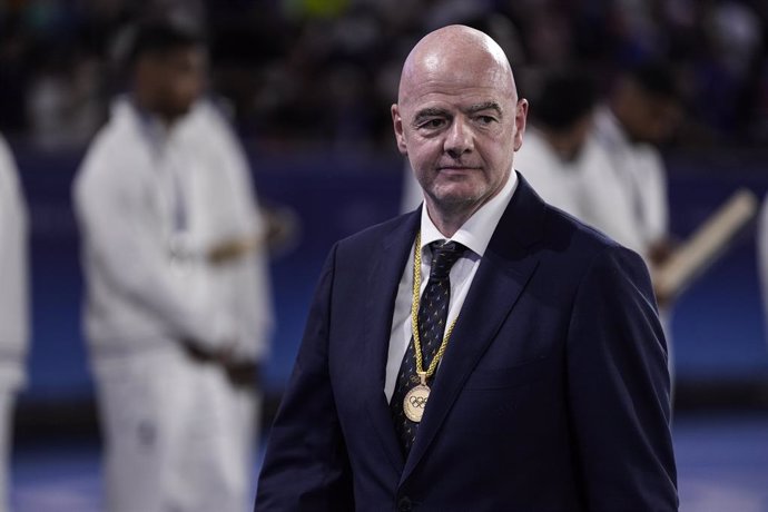 Archivo - Gianni Infantino, President of FIFA, looks on during Men's Gold Medal Match of the Football between France and Spain on Parc des Princes during the Paris 2024 Olympics Games on August 9, 2024 in Paris, France.