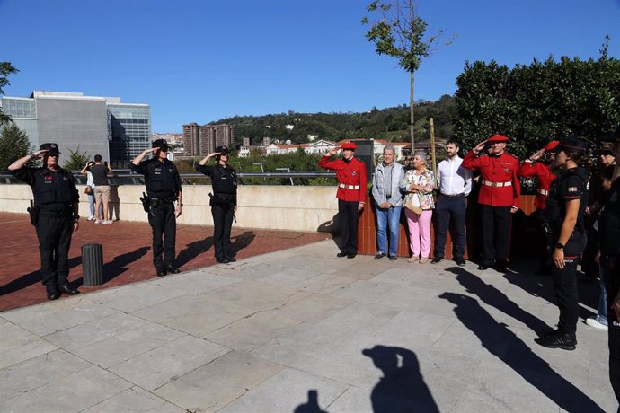 Homenajea en Bilbao a Txema Aguirre Larraona, ertzaina asesinado por ETA el 13 de octubre de 1997 en las inmediaciones del Museo Guggenheim