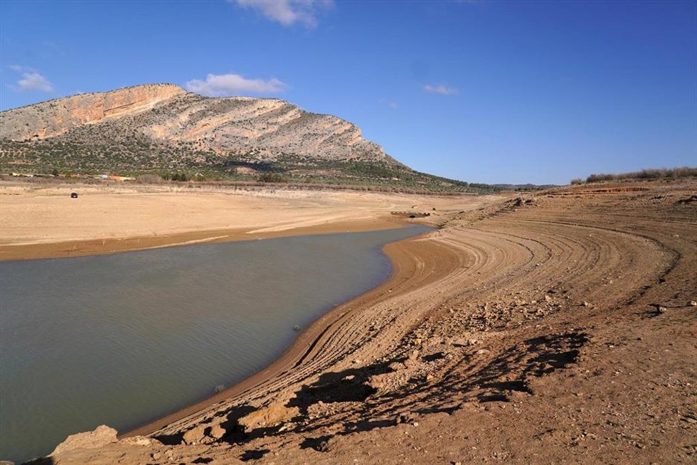 Archivo - Imagen de archivo del embalse de Guadalteba , a 3 de febrero de 2024 en Málaga, Andalucía, (España). 