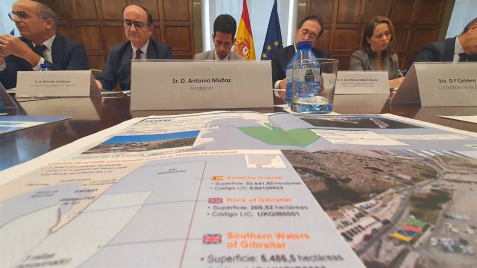 Ecologistas en la reunión con el ministro de Asuntos Exteriores, Unión Europea y Cooperación, José Manuel Albares, el pasado 10 de octubre.