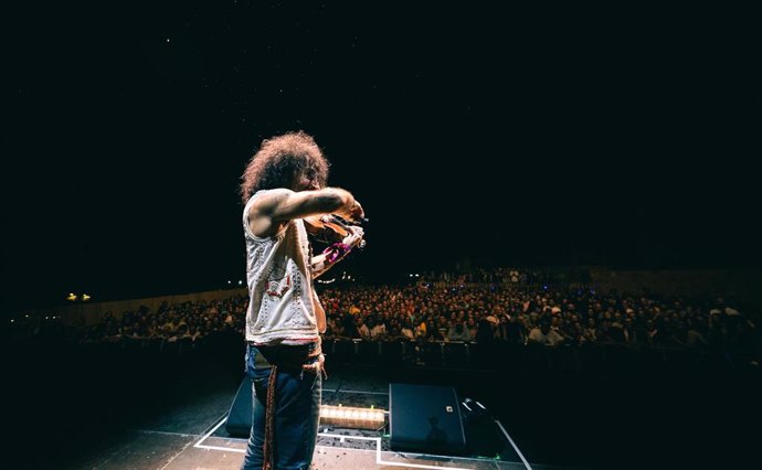 Ara Malikian, en un momento de su actuación en el festival 'Otoño y Sal', en Níjar (Almería).