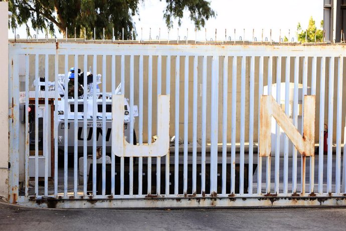 Archivo - BEIRUT, Oct. 17, 2023  -- This photo taken on Oct. 15, 2023 shows the closed door of the headquarters of the United Nations Interim Force in Lebanon (UNIFIL) in Naqoura, Lebanon. Lebanon's Hezbollah military group announced on Sunday that it has