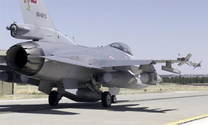 Archivo - Avión de combate de Turquía