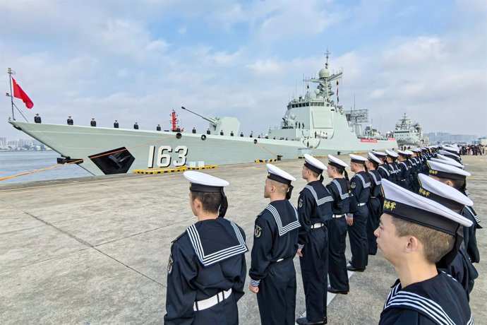 Archivo - GUANGZHOU, Feb. 21, 2024  -- The 46th fleet of the Chinese People's Liberation Army Navy sets sail from a military port in Zhanjiang, south China's Guangdong Province, Feb. 21, 2024. The 46th fleet of the Chinese People's Liberation Army (PLA) N