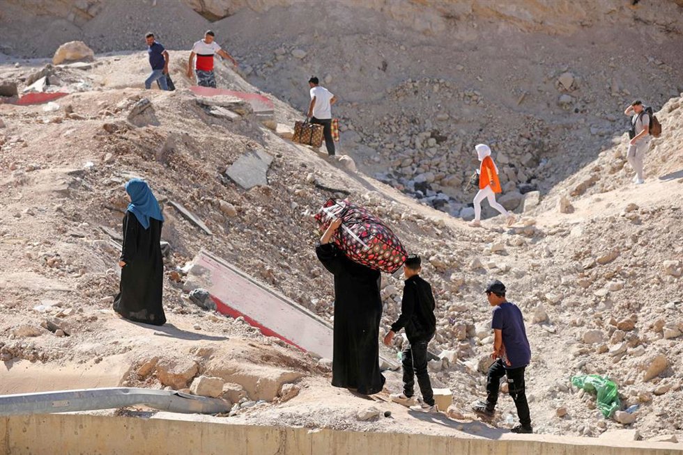 Desplazados en el paso libanés de Masnaa, junto a la frontera de Siria