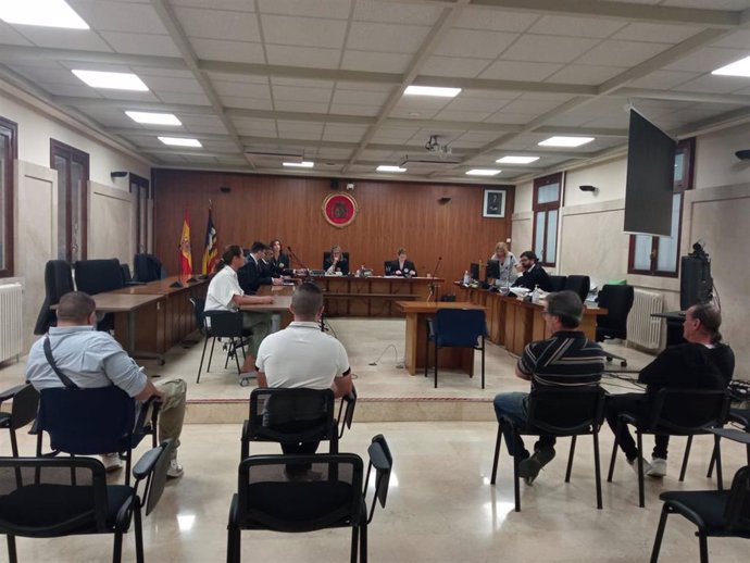 Los condenados, durante el juicio en la Audiencia Provincial.