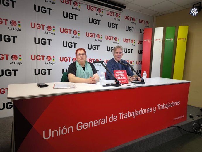 El secretario general de UGT Servicios Públicos La Rioja, Fernando Domínguez; y la secretaria del sector Sociosanitario y Dependencia, Daria Saiz en comparecencia de prensa