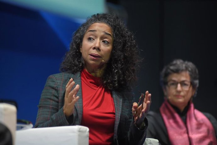 La exembajadora de EEUU en España y partner de Winston and Strawn, Julissa Reynoso (en primer plano) y la  exministra de Asuntos Exteriores de España, Arancha González Laya.