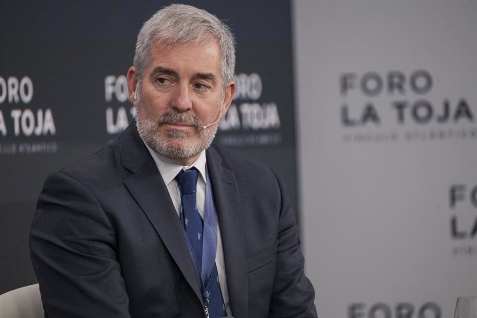 El presidente de Canarias, Fernando Clavijo, durante la segunda jornada del Foro La Toja, a 4 de octubre de 2024, en la Illa de Toxa, Pontevedra, Galicia (España). El Foro La Toja  Vínculo Atlántico 2024, que celebra su sexta edición, se ha afianzado c