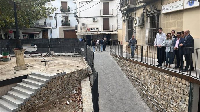 Visita a las obras de mejora en la zona comercial de Cazorla.