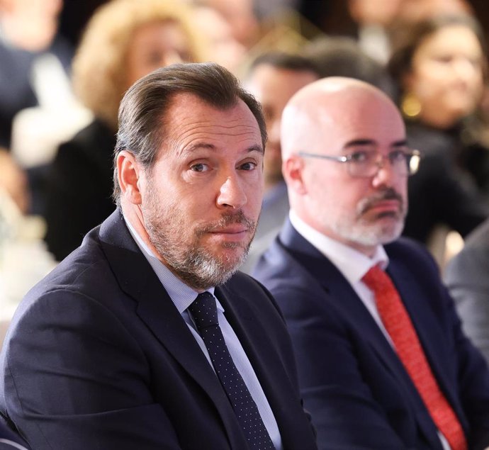 El ministro de Transportes y Movilidad Sostenible de España, Óscar Puente, durante un desayuno informativo del Fórum Europa organizado por Nueva Economía Fórum