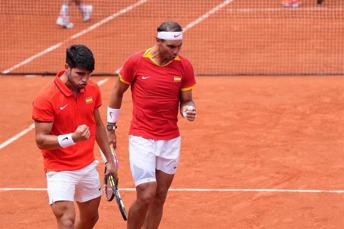 Archivo - Los tenistas Carlos Alcaraz y Rafa Nadal durante los Juegos Olímpicos de París.