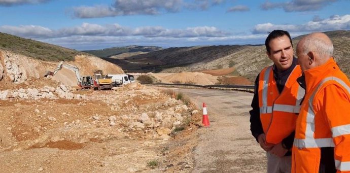 El director general de Carreteras, Miguel Ángel Arminio, visita las obras de la A-2506