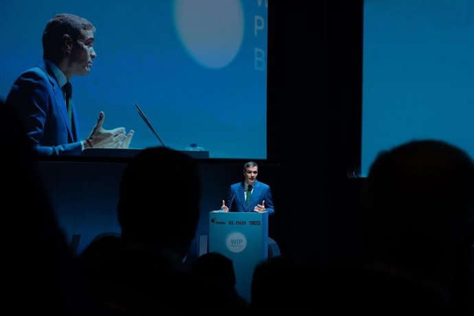 El presidente del gobierno, Pedro Sánchez, durante la apertura del evento 'World in Progress' de Grupo Prisa, a 14 de octubre de 2024, en Barcelona, Cataluña (España). La primera edición de estas jornadas se celebra los días 14 y 15 de octubre y en ella