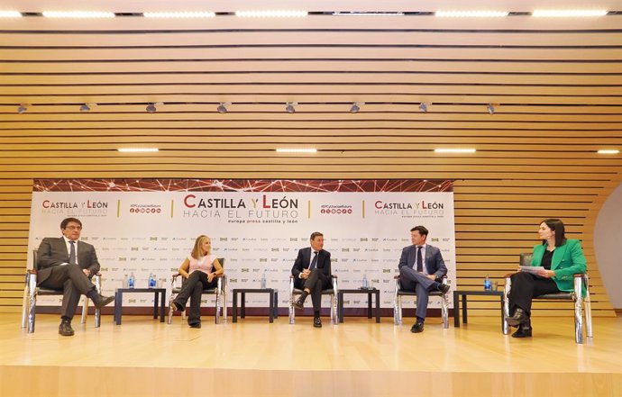 Los integrantes del panel sobre 'Sostenibilidad, innovación y talento, claves del desarrollo empresarial' organizado por Europa Press en el marco del 'Foro Castilla y León hacia el futuro'