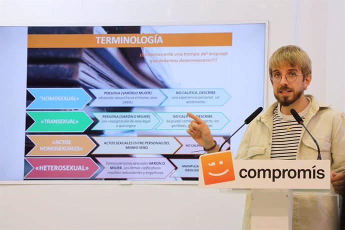 El diputat de Compromís Francesc Roig compareix en roda de premsa 