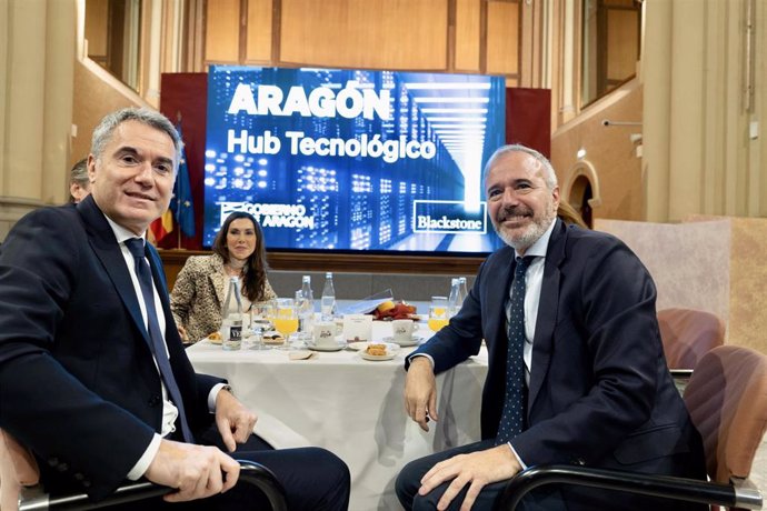 El presidente del Gobierno de Aragón, Jorge Azcón, con representantes de Blackstone.