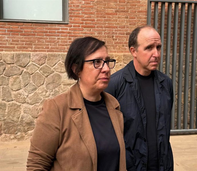 La concejal de Promoción Económica y Trabajo del Ayuntamiento de Barcelona, Raquel Gil, y el presidente de Foment de les Arts i del Disseny (FAD), Salvi Plaja, este lunes en declaraciones a los periodistas
