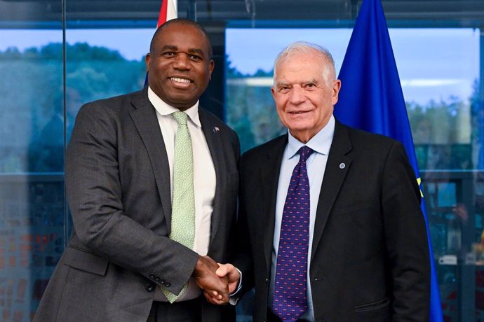 El ministro de Exteriores de Reino Unido, David Lammy, y el Alto Representante de Política Exterior de la UE