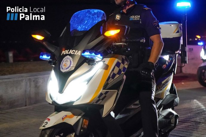 Archivo - Agente de la Policía Local de Palma