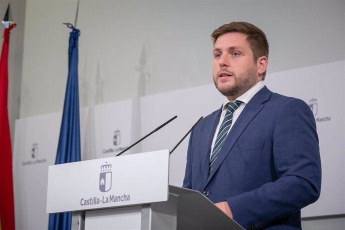 El consejero de Fomento, Nacho Hernando, ha ofrecido una rueda de prensa, para dar cuenta de los acuerdos del Consejo de Gobierno relacionados con su departamento