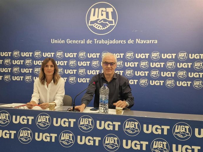 Lorenzo Ríos, secretario general de UGT-FICA Navarra, y Eva Azanza, secretaria de Política Industrial y Empleo de la federación