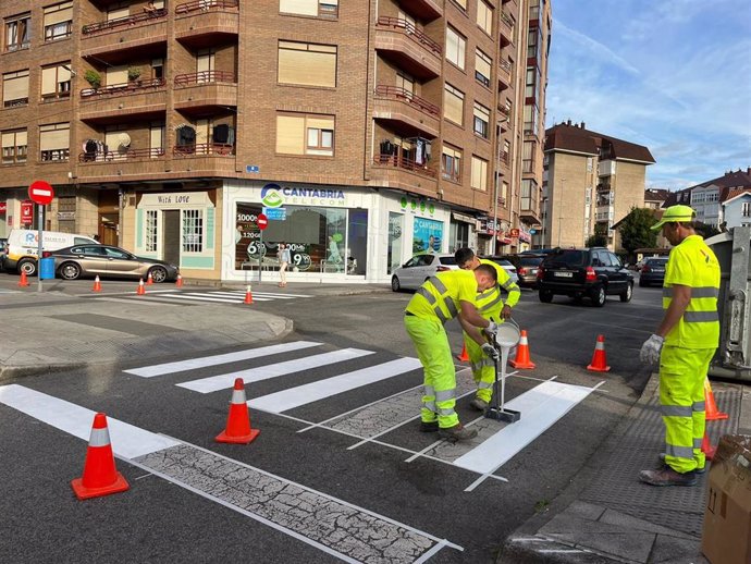 Camargo refuerza la seguridad vial del centro urbano con el acondicionamiento de la señalización horizontal