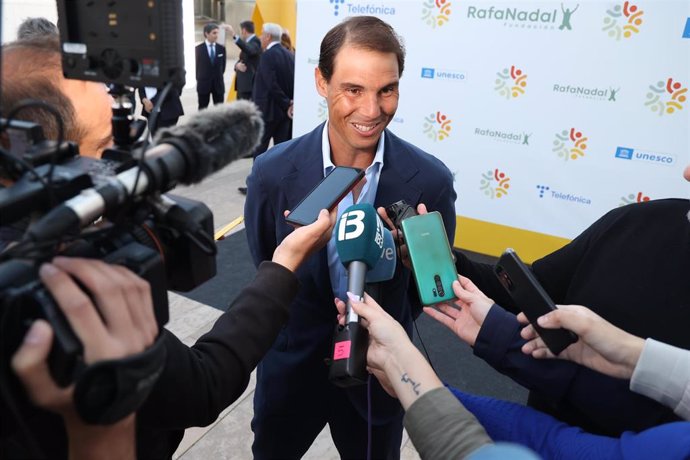 Archivo - El tenista Rafa Nadal atiende a los medios en el photocall de los Primeros Premios Fundación Rafa Nadal, en Es Baluard Museu d’Art Contemporani de Palma, a 27 de marzo de 2023, en Palma de Mallorca, Mallorca, Baleares (España). La alianza entre 