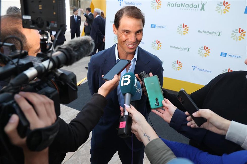 Archivo - El tenista Rafa Nadal atiende a los medios en el photocall de los Primeros Premios Fundación Rafa Nadal, en Es Baluard Museu dArt Contemporani de Palma, a 27 de marzo de 2023, en Palma de Mallorca, Mallorca, Baleares (España). La alianza entr