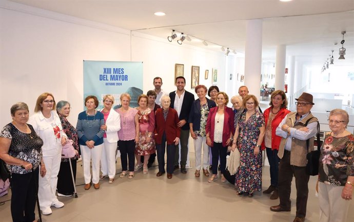 El diputado de Mayores, Educación y Juventud, José Santaolalla, ha inaugurado esta muestra que se sitúa en el espacio expositivo de la Diputación de Málaga en Calle Pacífico, 54.