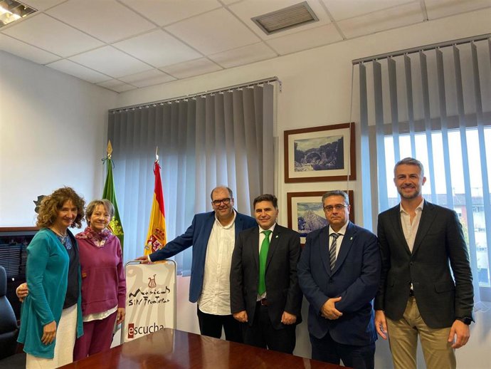 El SES y la Asociación 'Músicos Solidarios sin Fronteras' llevan la música a los hospitales extremeños