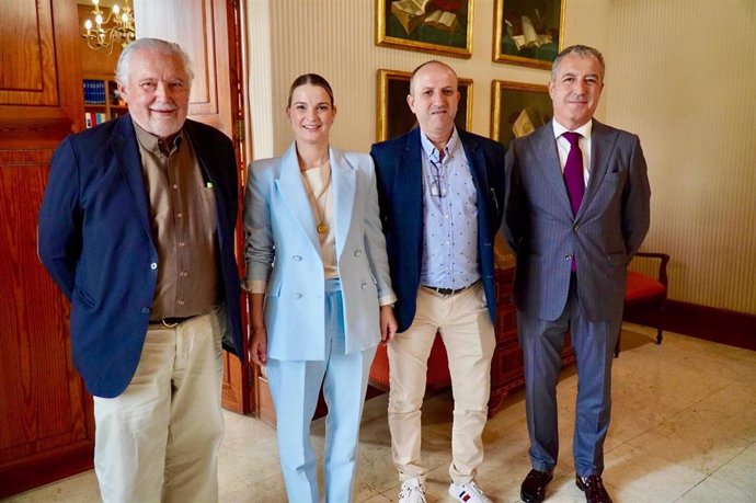 La presidenta del Govern, Marga Prohens, recibe en en audiencia a la Federació Balear de Trot