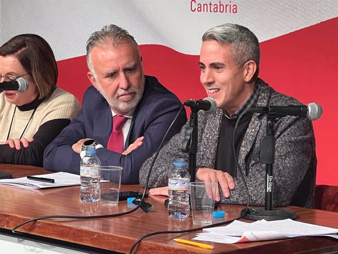 El ministro Ángel Víctor Torres y el secretario general del PSC, Pablo Zuloaga