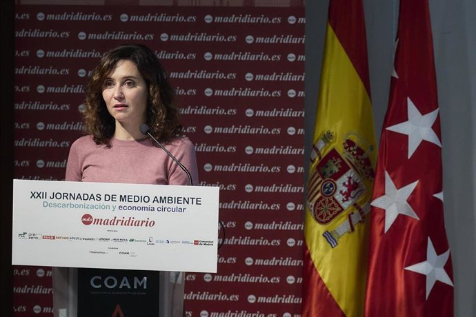La presidenta de la Comunidad de Madrid, Isabel Díaz Ayuso, clausura el primer día de las XXII Jornadas de Medio Ambiente organizadas por Madridiario, en el Colegio de Arquitectos de Madrid, a 14 de octubre de 2024, en Madrid (España).