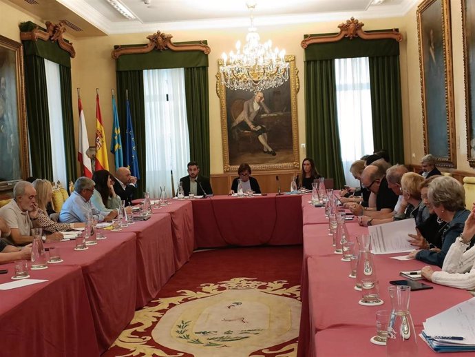 Mesa de trabajo sobre el vial de Jove, celebrada en el Ayuntamiento de Gijón.