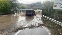 Las lluvias provocan incidencias en las carreteras de la sierra de Cádiz con el desbordamiento de un río en Setenil
