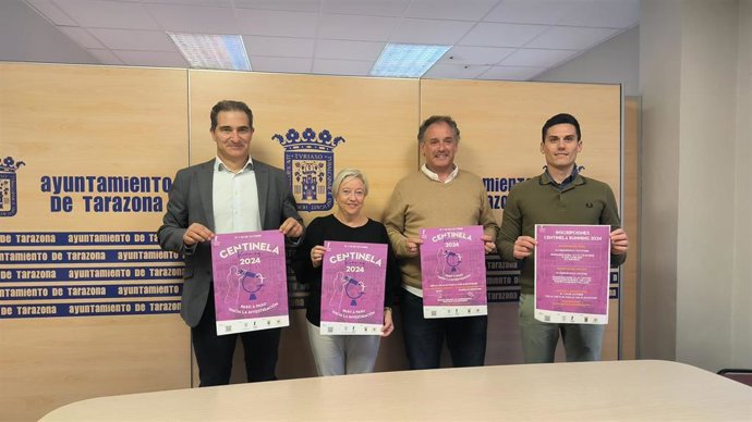 Presentación de la la VIII Centinela Running en Tarazona (Zaragoza). El presidente del Club atletismo, Manuel Calavia, la presidenta de Centinela Pilar Taus, el alcalde de Tarazona Tono Jaray y  Pablo Escribano, concejal de Deportes.