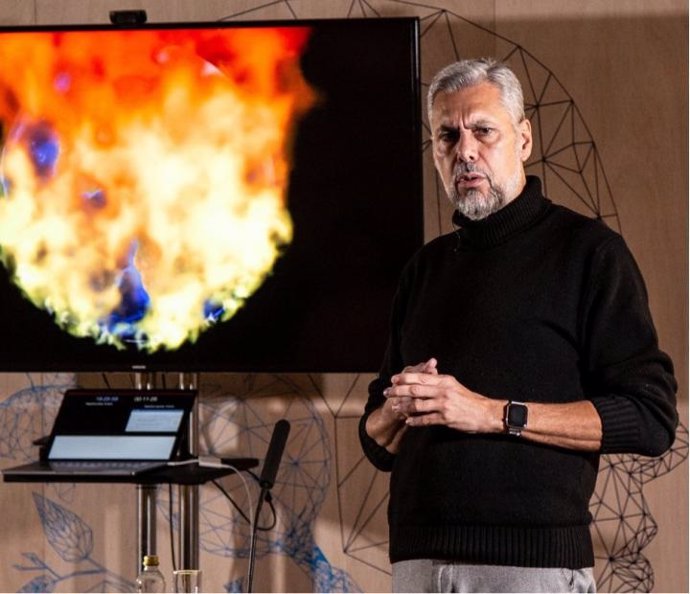 El profesor de innovación en IE Business School, Enrique Dans, protagonista en la primera ponencia del ciclo Educar para el futuro' de Fundación Ibercaja, dedicado en esta ocasión a las aplicaciones de la Inteligencia Artificial.