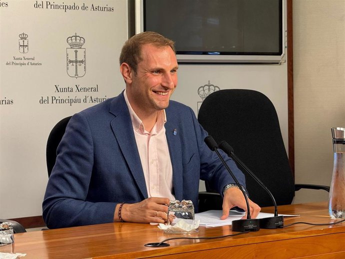 El diputado del Grupo Mixto y secretario general de Foro, Adrián Pumares.