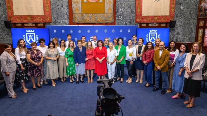 La presidenta del Cabildo de Tenerife, Rosa Dávila, junto a las diez mujeres que serán galardonadas en la II edición de los Premios Mujer de Hoy organizados por el Centro de Iniciativas y Turismo (CIT) del Nordeste de Tenerife