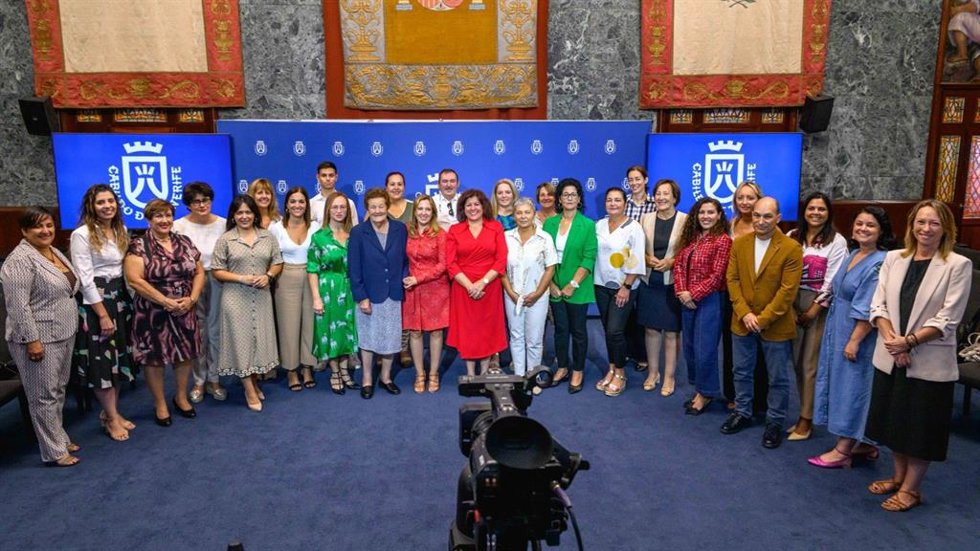 La presidenta del Cabildo de Tenerife, Rosa Dávila, junto a las diez mujeres que serán galardonadas en la II edición de los Premios Mujer de Hoy organizados por el Centro de Iniciativas y Turismo (CIT) del Nordeste de Tenerife