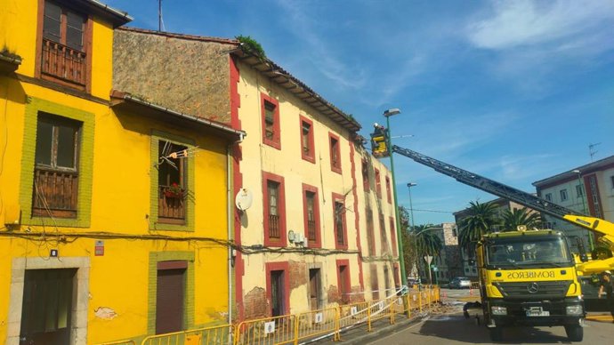 Trabajos en el inmueble incendiado.