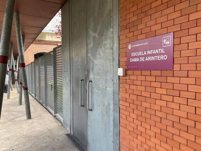 Acceso de la Escuela Infantil Municipal Dama de Arintero en León.