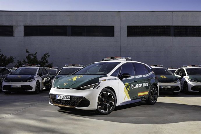 Cupra Born entregado a la Guardia Civil.